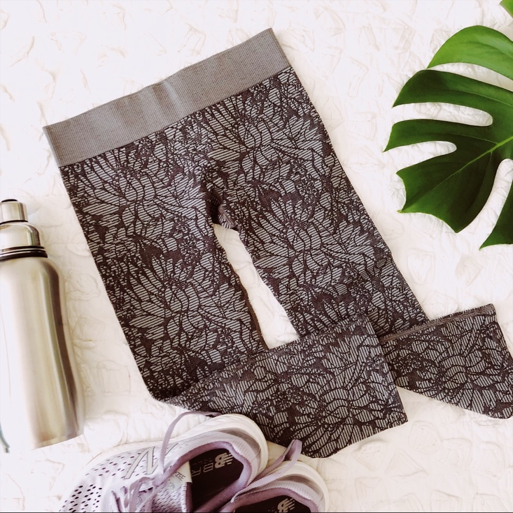 {fabletics} cropped workout pant size XS
